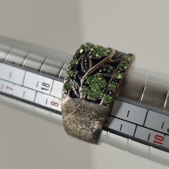 Lot of Five Vintage Costume Rings, Sizes 7-9 (including Trifari) - Picture 5 of 11